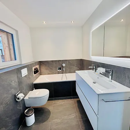 Brand-new Eiger View 3br - Premium Location - Free Parking - Terrace Lejlighed *