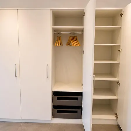 Brand-new Eiger View 3br - Premium Location - Free Parking - Terrace Lägenhet